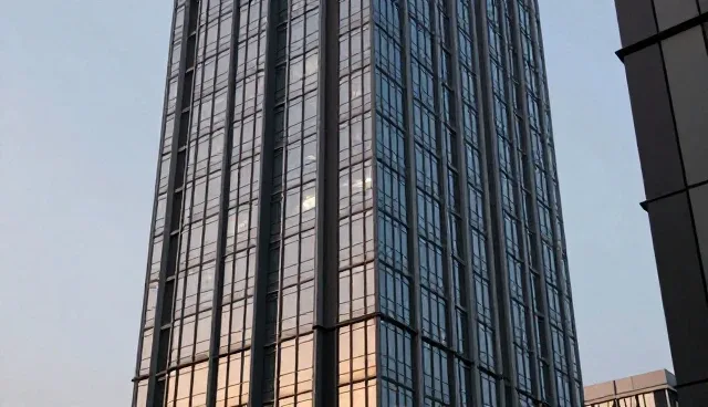 网站建设中网络推广性能与适用场景的深度分析